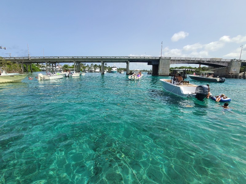 pontoon charter at catos bridge